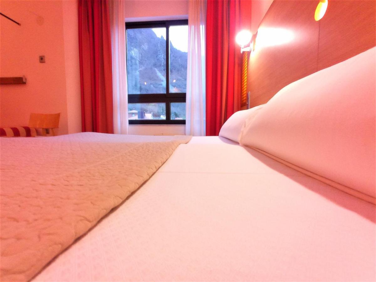 פולה דה סומיאדו Hotel Castillo Del Alba מראה חיצוני תמונה